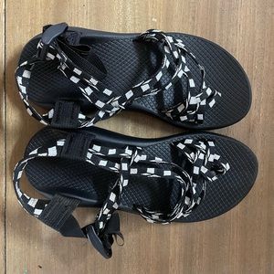 Size 7-7.5 Women’s Checkered Chacos
